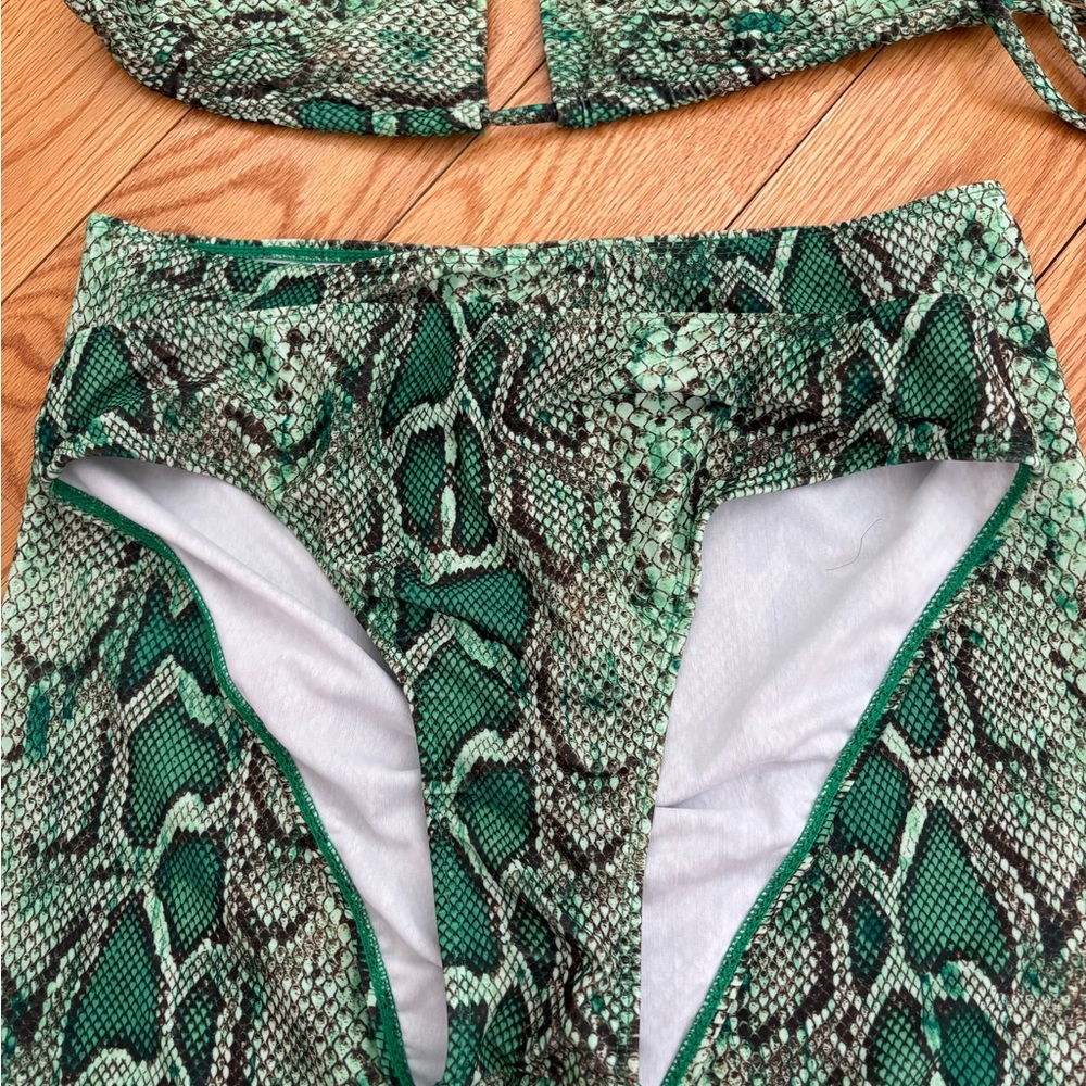 Green Snake-Print Bikini Set with Matching Skirt - Picture 6 of 11